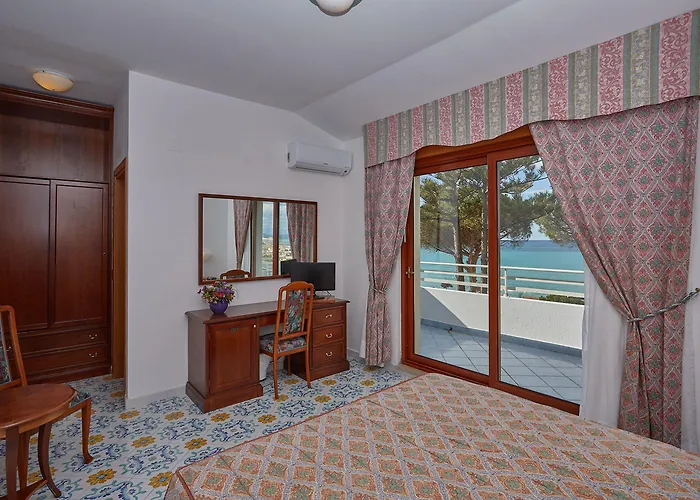 Hotel La Castellana 4*