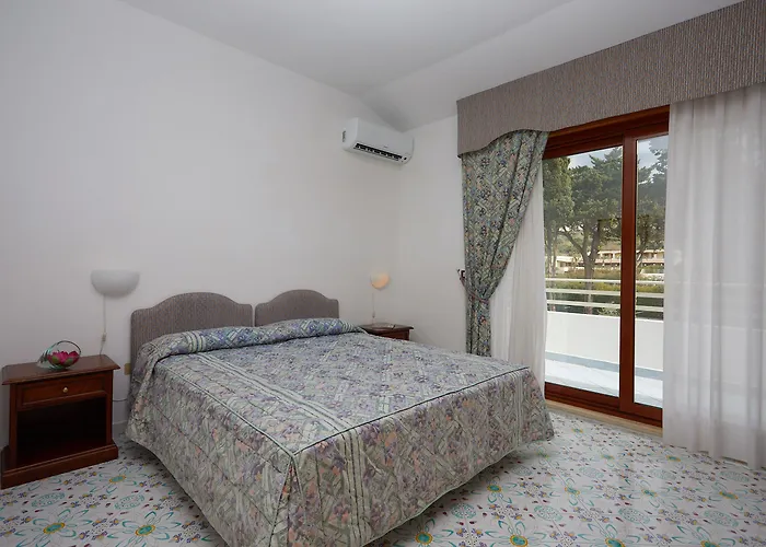 מלון La Castellana 4*