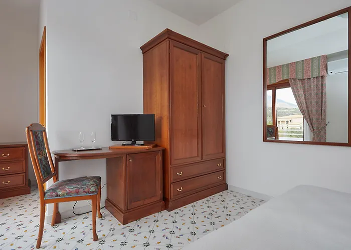 מלון La Castellana 4*